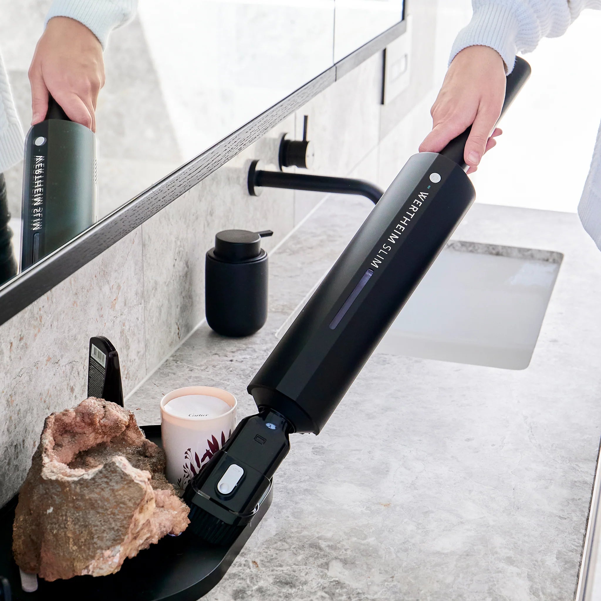 Wertheim Slim Stick Vacuum With Empty Station