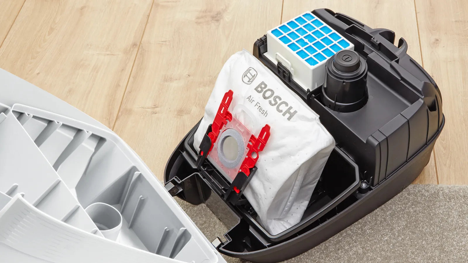 Bosch Series 6 Bagged vacuum cleaner ProHygienic White