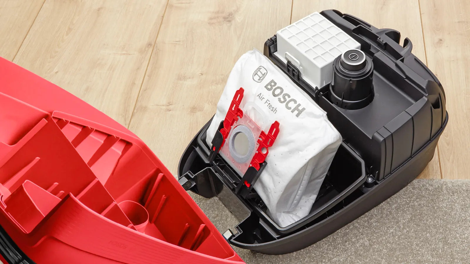 Bosch Series 6 Bagged vacuum cleaner ProAnimal Red
